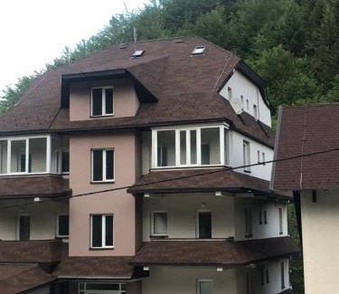 Kopaonik Apartment | Top-Rated LOVE apartman JeLEna: Pet and Child Friendly Retreat
