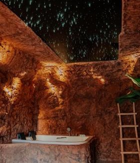 Hagen Apartment | Cozy Love Cottage with Hot Tub and Spa Amenities Await You