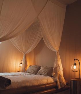 Hagen Apartment | Cozy Love Cottage with Hot Tub and Spa Amenities Await You