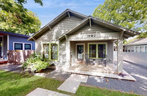 Bouldin House | Romantic Love Escape: A Family-Friendly Retreat Awaits