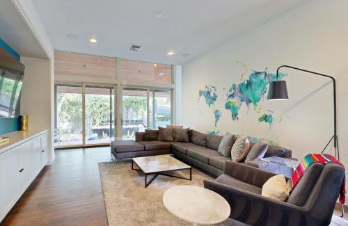 Bouldin House | Romantic Love Escape: A Family-Friendly Retreat Awaits