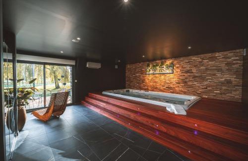 Argentre-du-Plessis Apartment | Intimate Getaway with Private Spa - Le Secret de l'Elixir