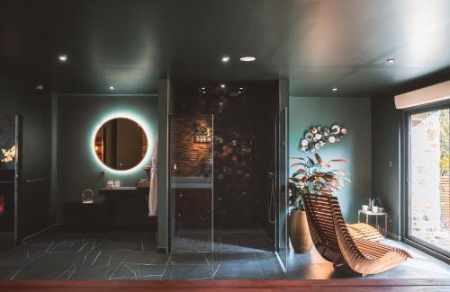 Argentre-du-Plessis Apartment | Intimate Getaway with Private Spa - Le Secret de l'Elixir