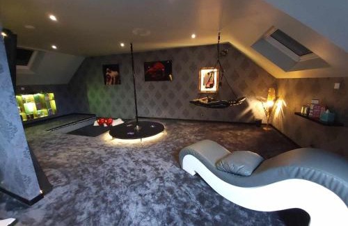 Argentre-du-Plessis Apartment | Intimate Getaway with Private Spa - Le Secret de l'Elixir