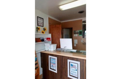 Murdo Hotel | Cozy Retreat at Love Hotels Murdo on Interstate 90