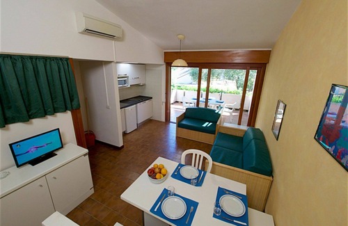 Castiglione della Pescaia House | Charming Villa Apartment for 4 with Pool and Ocean View