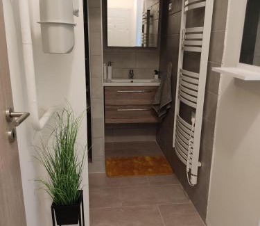 Hamor Apartment | Cozy Love Lair Apartman - Guest Rated 9.5/10