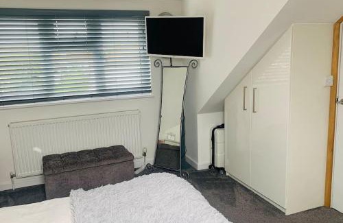 Lancing House | Relax at Love Lancing by the Sea - Oceanfront with Hot Tub