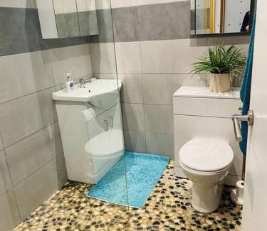 Lancing House | Relax at Love Lancing by the Sea - Oceanfront with Hot Tub