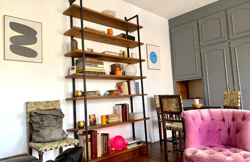 Combat Apartment | Romantic Love Nest in Paris - Family Friendly Retreat