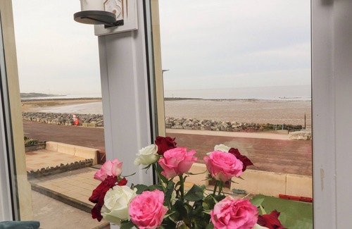 Morecambe Cottage | LOVE NEST, pet friendly, country holiday cottage in Heysham