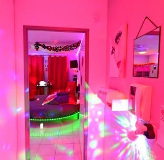 Biscarrosse Plage Apartment | Romantic Getaway Near the Ocean with Spa & Hot Tub Access