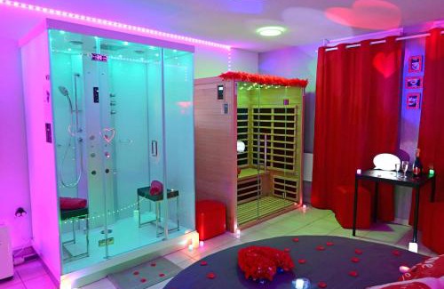 Biscarrosse Plage Apartment | Romantic Getaway Near the Ocean with Spa & Hot Tub Access