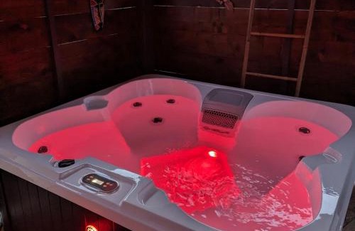 Nerac Apartment | Indulgent Love Room with Spa & Hot Tub - Rated 9.7/10