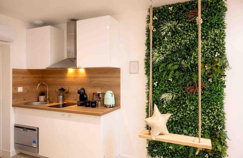 Aubie-et-Espessas Apartment | Relaxing Getaway at Love Room et spa - Le Cocon