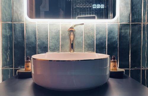 Chateau-Landon Apartment | Relax in Love Room L'Orientale with Jacuzzi & Sauna