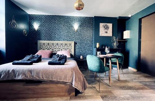 Chateau-Landon Apartment | Relax in Love Room L'Orientale with Jacuzzi & Sauna