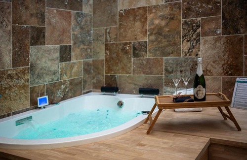 Romans-sur-Isere Apartment | Love room La Toscana