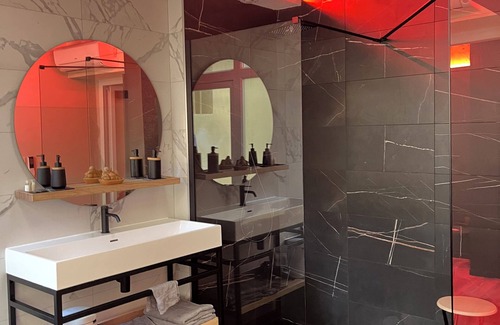 Le Chapitre Apartment | Love Room Marseille