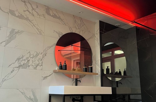 Le Chapitre Apartment | Love Room Marseille