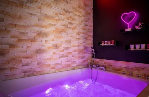 Chamalieres Apartment | Discover the Unique LOVE ROOM in Chamalières Awaits!