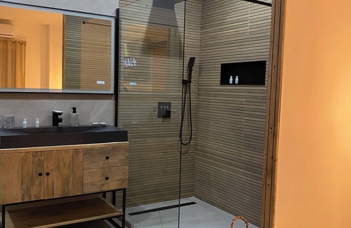 Istres Hotel | Love room/private jacuzzi/exceptional accommodation