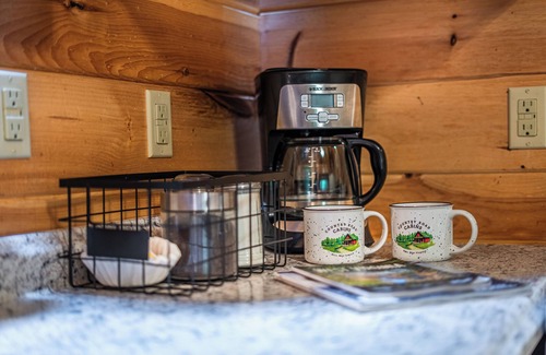 Hico Cabin | Romantic Yurt Escape with Hot Tub and Spa Amenities