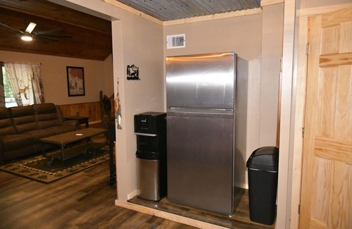 Leeper Cabin | Adventure Awaits: Hike, Kayak, and Unwind with Pets!