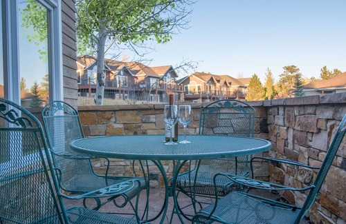 Stanley Hills Condo | Inviting Mountain Cottage with Hot Tub & Scenic Views