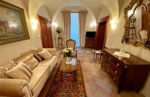 Svratouch Apartment | Charming Lovecký zámek Karlštejn: Breakfast & Family-Friendly