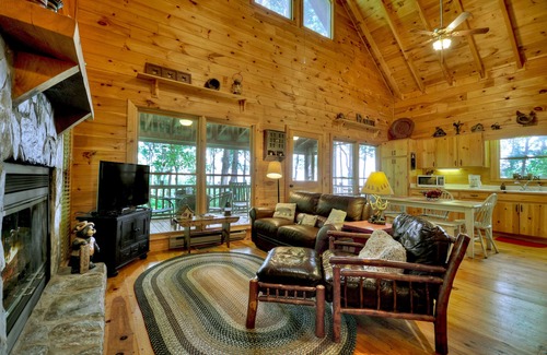 Blue Ridge Cabin | Guest Rated 10/10: Year-Round Views & Hot Tub Getaway