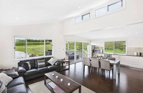 Lovedale House | Guest Rated 10/10 at Lovedale Lakehouse Vineyard Retreat