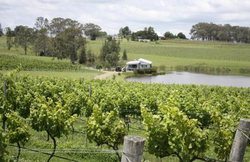 Lovedale House | Guest Rated 10/10 at Lovedale Lakehouse Vineyard Retreat