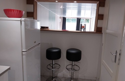 Saint-Germain-les-Corbeil Apartment | Cozy Studio T1: Pet-Friendly Getaway Near Paris