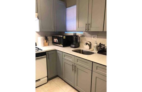 Queens Apartment | Cozy One Bedroom Apartment in Whitestone for Families
