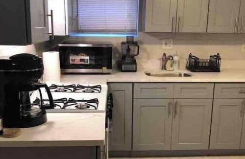 Queens Apartment | Cozy One Bedroom Apartment in Whitestone for Families