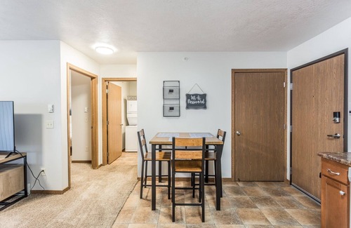 Sioux Falls Apartment | Ideal 1 BD Retreat for Traveling Professionals & Families!