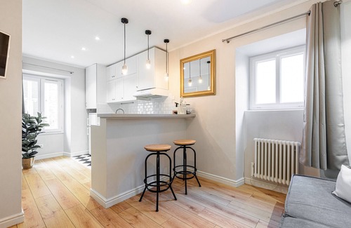 Quartier du Port Apartment | Cozy 1 Bdr Retreat in the Harbor with Kitchen Access