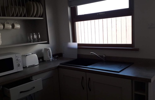 Dunseverick Apartment | Ideal 1-Bed Apartment at Whitepark Bay with Breakfast
