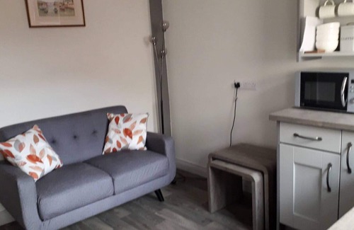 Dunseverick Apartment | Ideal 1-Bed Apartment at Whitepark Bay with Breakfast