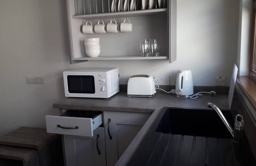 Dunseverick Apartment | Ideal 1-Bed Apartment at Whitepark Bay with Breakfast