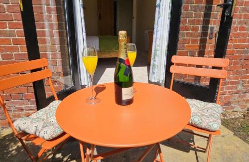 Stowmarket House | Pet-Friendly 1-Bed Cottage in Mendlesham Green, Rated 9.8