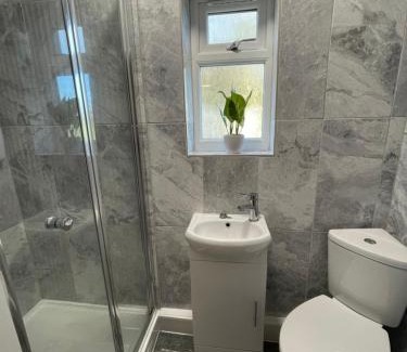 Dudley Apartment | Cozy 1 Bed Studio Apartment - Guest Rated 8.7/10