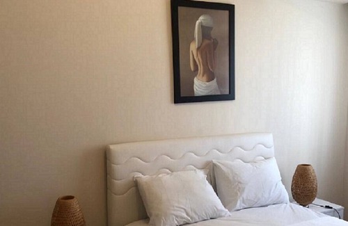 Esenyurt Apartment | Convenient 1 Bedroom Steps from Akbatı Mall