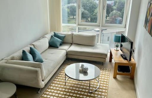 Hemel Hempstead Apartment | Cozy 1 Bedroom Apartment with Breakfast in Hemel Hempstead