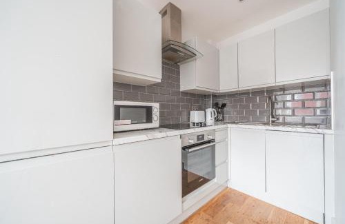 Eastleigh Apartment | Charming 1 Bedroom Apartment in Eastleigh Town Centre