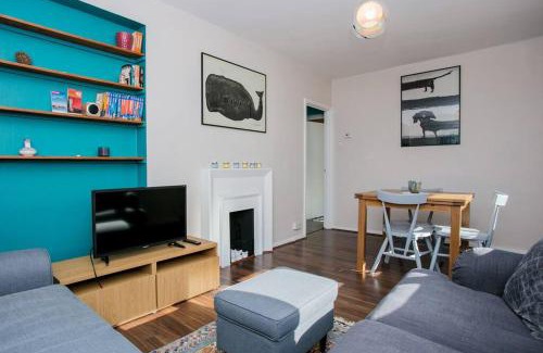Canonbury Apartment | Charming 1 Bedroom Apartment with Balcony in Dalston