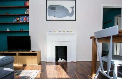 Canonbury Apartment | Charming 1 Bedroom Apartment with Balcony in Dalston