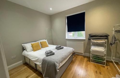 Crofton Park Apartment | Cozy 1 Bedroom Apartment with Convenient Parking