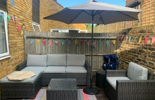 Royston Apartment | Pet-Friendly 1 Bedroom Apartment for Your Getaway